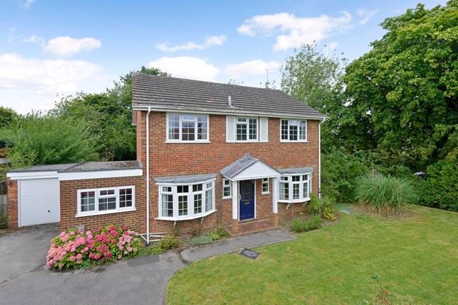 Woodstock Close, Cranleigh 4 bed detached house for sale