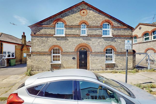 2 bedroom detached house for sale