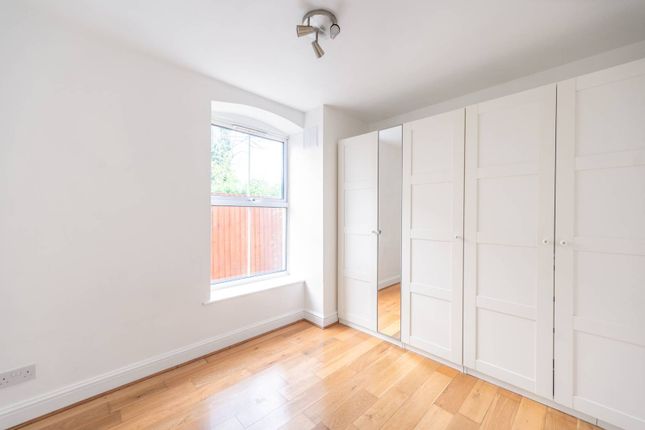 Brownlow Road, Harlesden, London, NW10 2 bed flat for sale