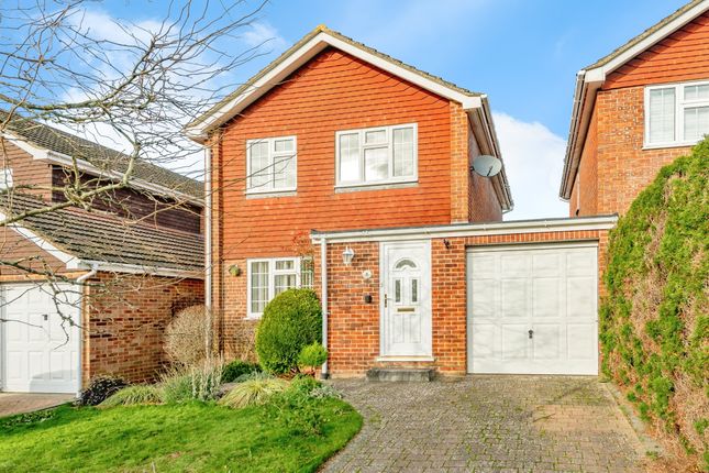 3 bed link detached house