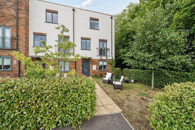 4 bed end terrace house