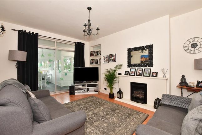 5 bed detached house