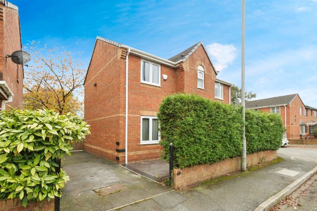 4 bed detached house