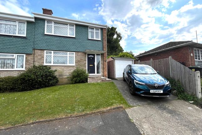Little John Avenue, Walderslade... 3 bed semi