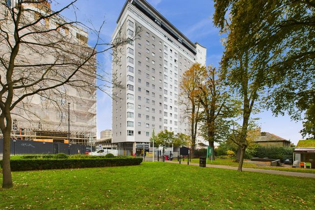 1 Throwley Way, Sutton SM1 2 bed flat for sale