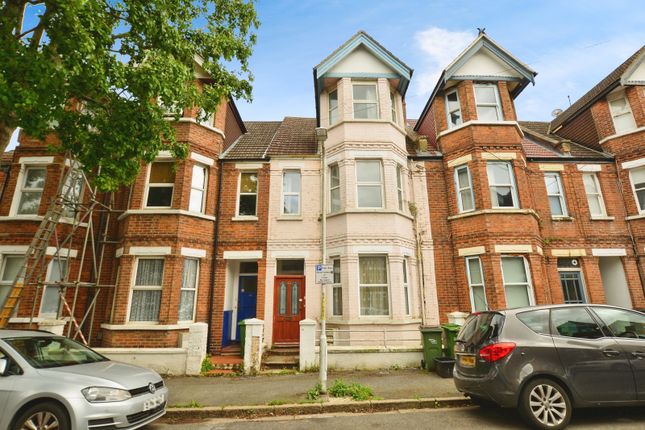 6 bed detached house