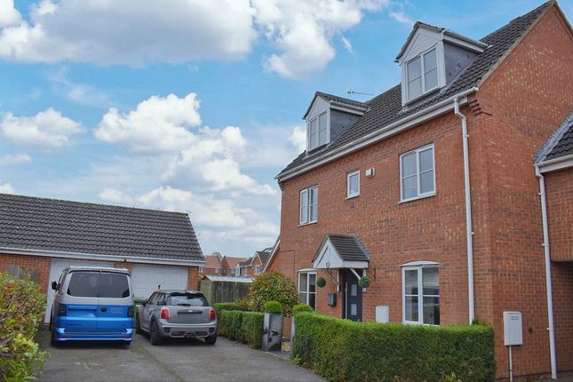 4 bedroom link detached house for sale