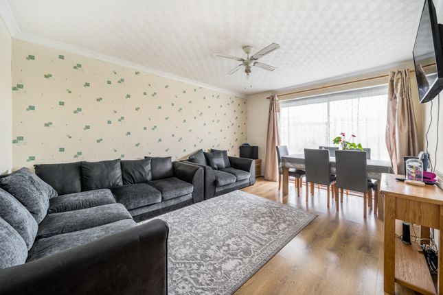 Cheviot Road, Slough, SL3 2 bed flat for sale