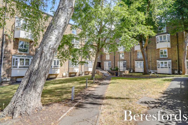 Albany Road, Pilgrims Hatch, CM15 2 bed apartment for sale