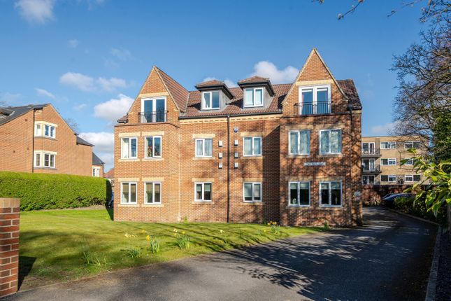 Street Lane, Leeds, West Yorkshire, LS17 2 bed flat for sale