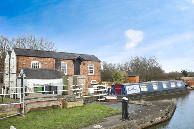 Detached house for sale