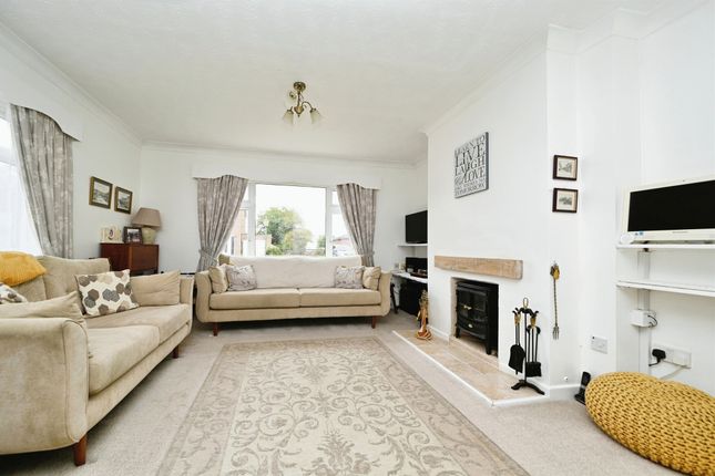 2 bed detached bungalow