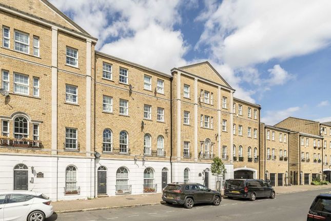 Rotherhithe Street, London SE16 2 bed flat for sale
