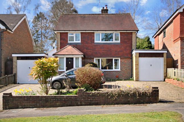 Harvest Hill, East Grinstead, RH19 4 bed detached house for sale