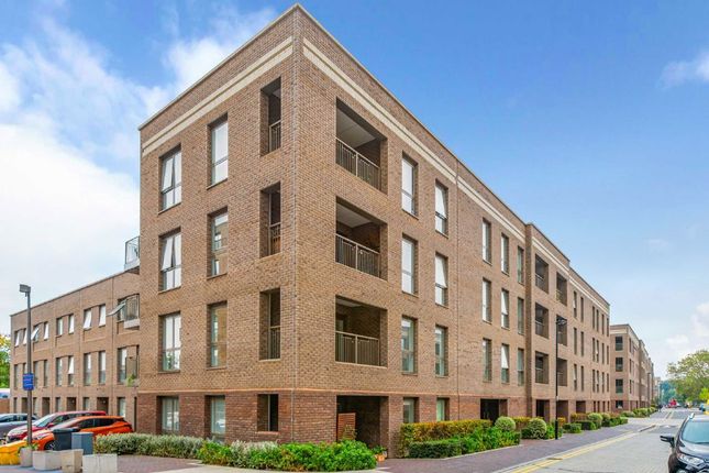 Adenmore Road, London SE6 2 bed flat for sale