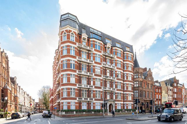 Kensington Road, Kensington, London, W8 4 bed flat for sale