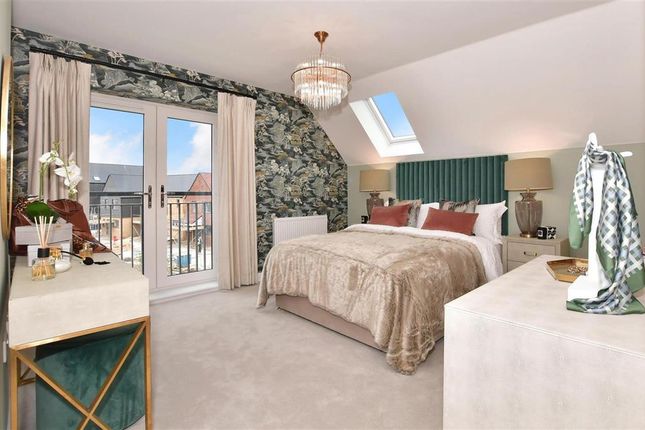 5 bed detached house