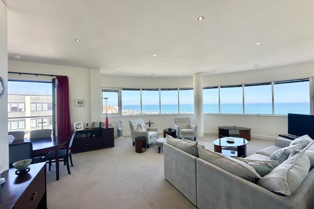 3 bedroom flat for sale