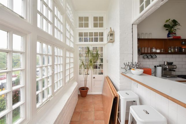 Cornwallis Gardens, Hastings 2 bed flat for sale