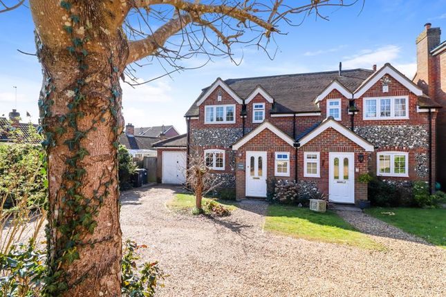 Paddocks End, Beaconsfield HP9 3 bed semi