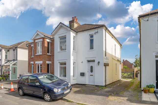 Beaucroft Road, Waltham Chase... 3 bed semi