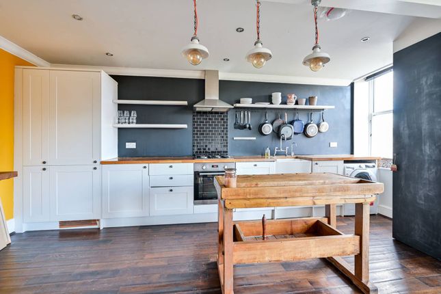Brixton Hill, Brixton Hill, London, SW2 2 bed flat for sale