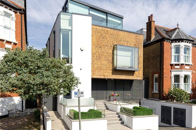 5 bed detached house