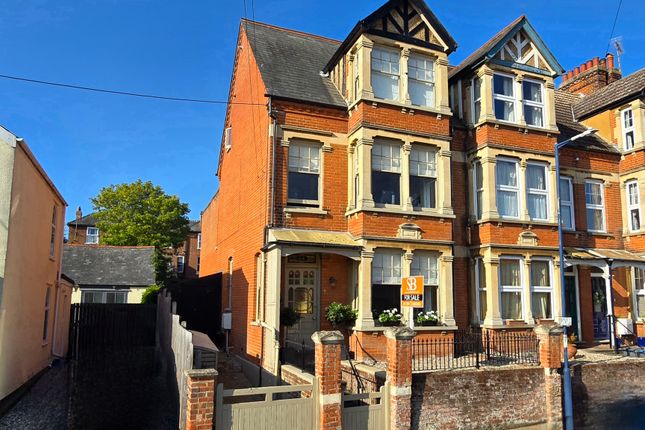 4 bedroom end of terrace house for sale