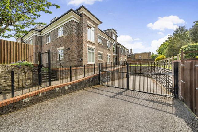 Cross Lanes, Guildford, GU1 2 bed flat for sale