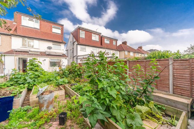 Camrose Avenue, Edgware, HA8 5 bed semi