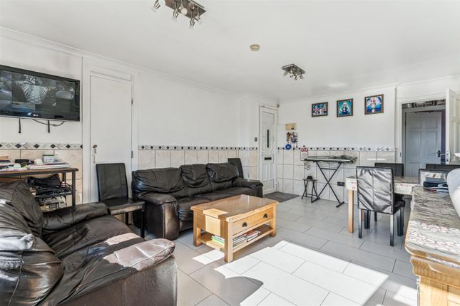 Crouchfield, Hertford SG14 3 bed apartment for sale