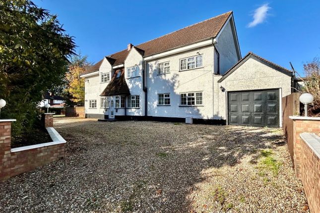 5 bed detached house