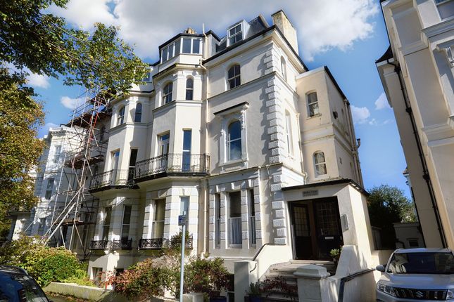 Trinity Crescent, Folkestone CT20 2 bed flat for sale