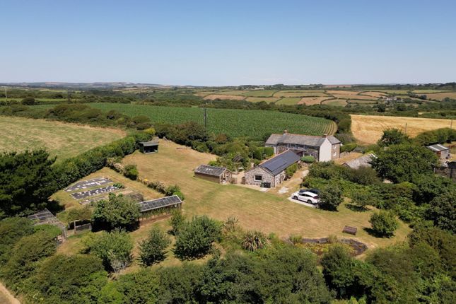 5 bed detached house