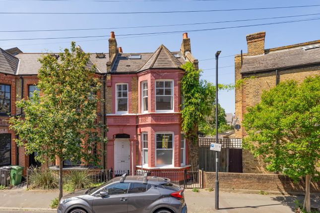 3 bedroom flat for sale