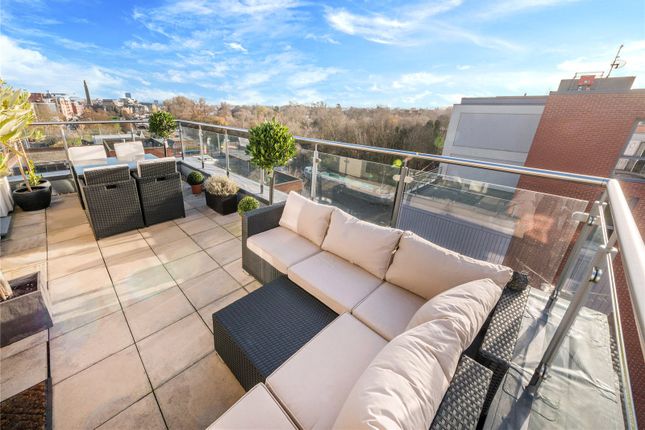 Lighterage Court, High Street... 3 bed flat for sale