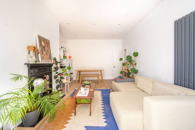Amhurst Road, Stoke Newington... 1 bed flat for sale