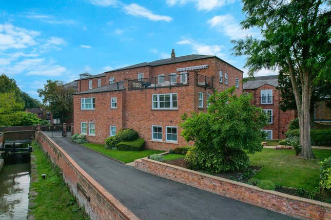 Olivers Lock, Payton Street... 2 bed ground floor flat for sale