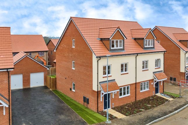 4 bedroom semi-detached house for sale