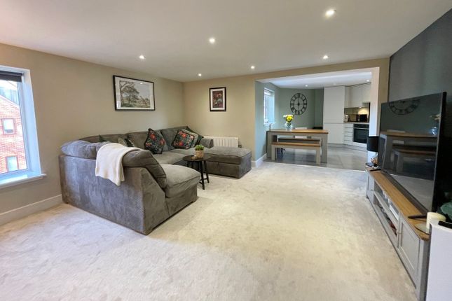 Queens Road, FARNBOROUGH GU14 2 bed apartment for sale
