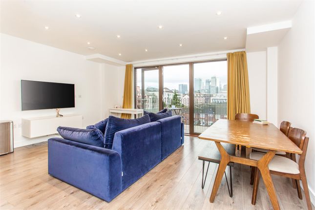 Furlong Court, Mile End, E3 2 bed flat for sale