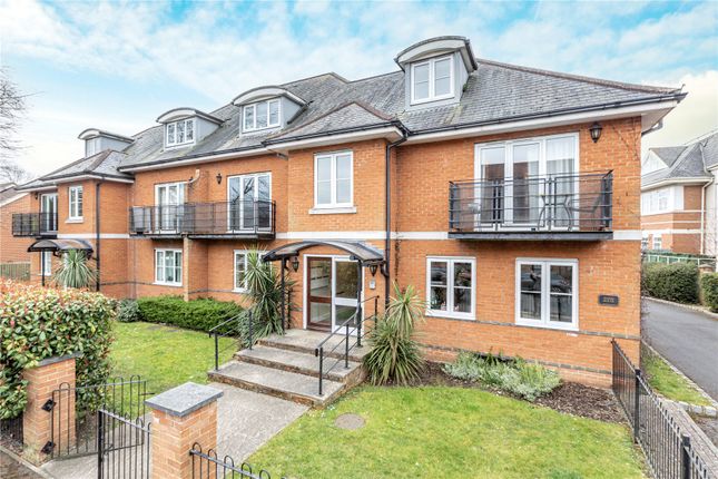 Abbey Road, Surrey KT16 2 bed flat for sale