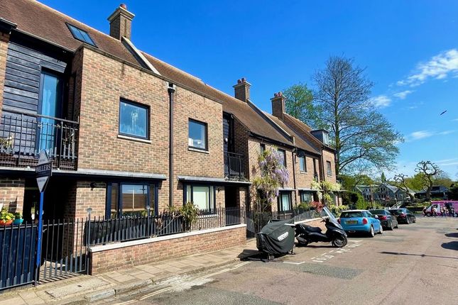 Water Lane, Twickenham TW1 3 bed terraced house for sale