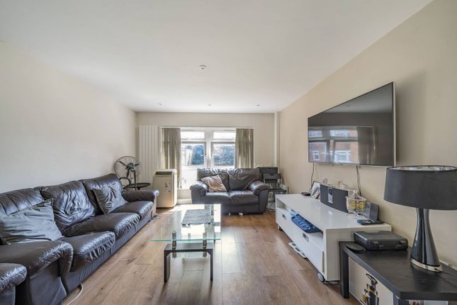 Pert Close, Muswell Hill, London, N10 2 bed flat for sale