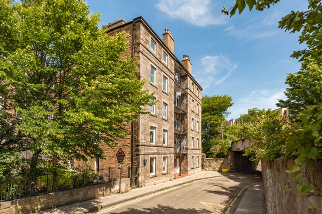 3 bedroom flat for sale