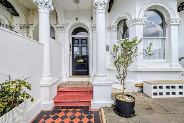2 bedroom ground floor flat for sale