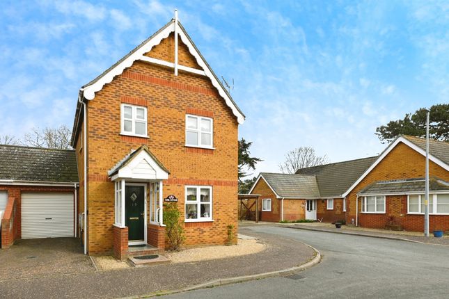 3 bed link detached house