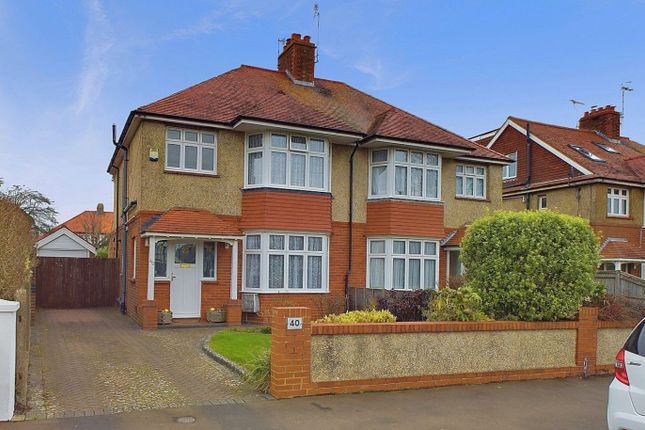 Broomfield Avenue, Worthing BN14 7RZ 3 bed semi