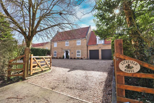 5 bed detached house
