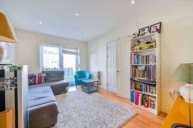 South Ealing, Ealing, London, W5 2 bed flat for sale